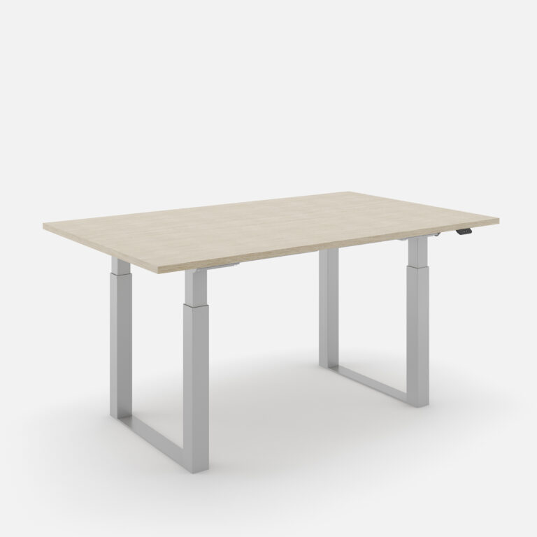 ein grauer Esstisch mit buche Tischplatte vor weißem Hintergrund