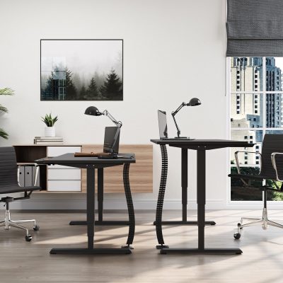 Sls Schreibtische und Stühle in einem Büro